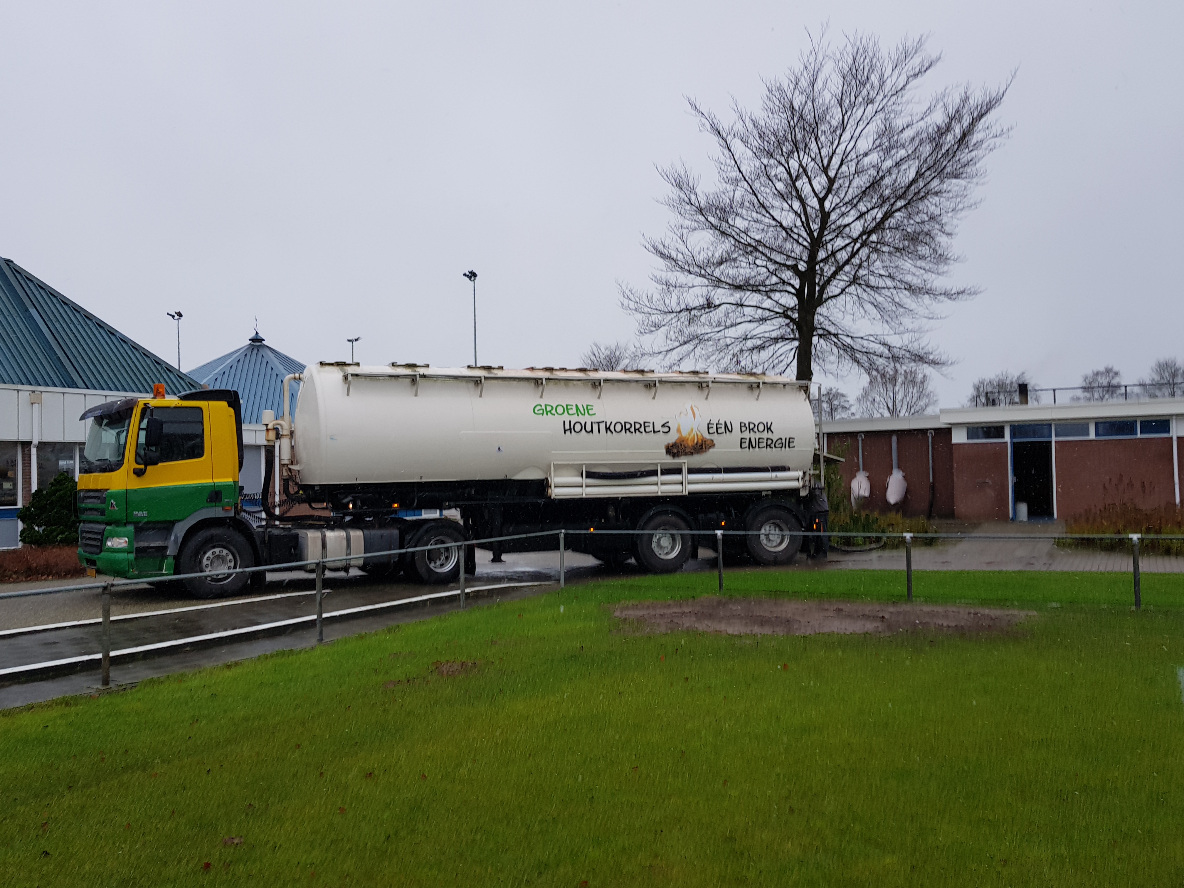 Groene Houtkorrels Vrachtwagen